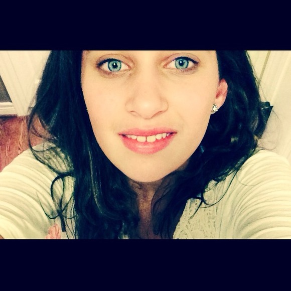 Profile Picture of Faith Knill (@faithknill) on Poshmark