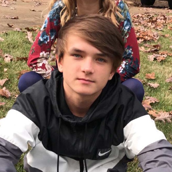 Profile Picture of Jason Tharpe (@jasontharpe) on Poshmark