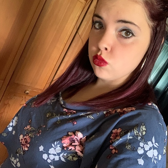 Profile Picture of Crystal Vianelli (@mommylovesu19) on Poshmark