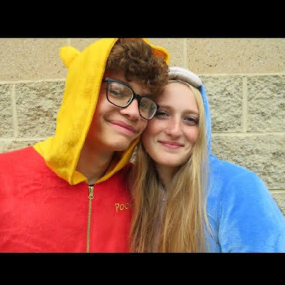 Profile Picture of Kylie Finton (@fintonkylie101) on Poshmark