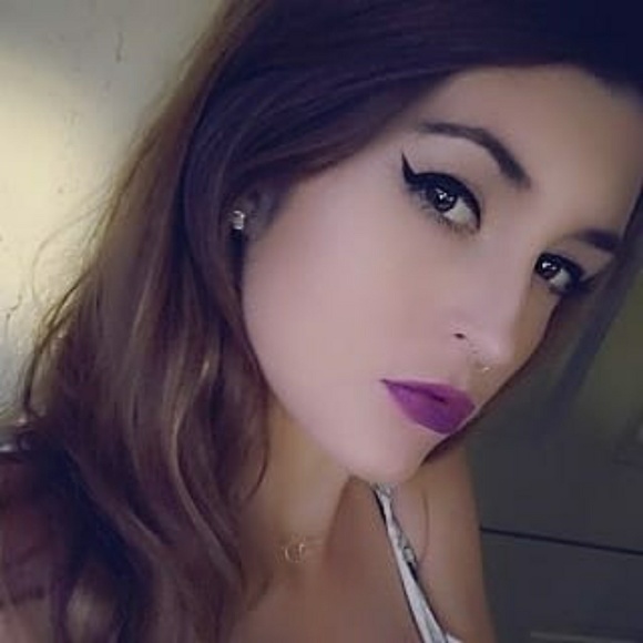 Profile Picture of Madison Caffey (@madisonn_brooke) on Poshmark