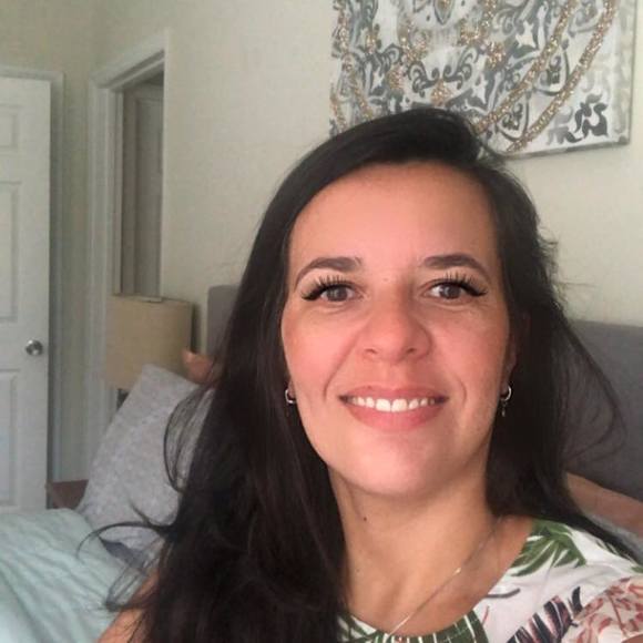 Profile Picture of Andreia Menezes (@andreiabmdo) on Poshmark