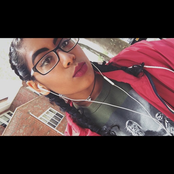 Profile Picture of Janet Molinari (@janetm531) on Poshmark