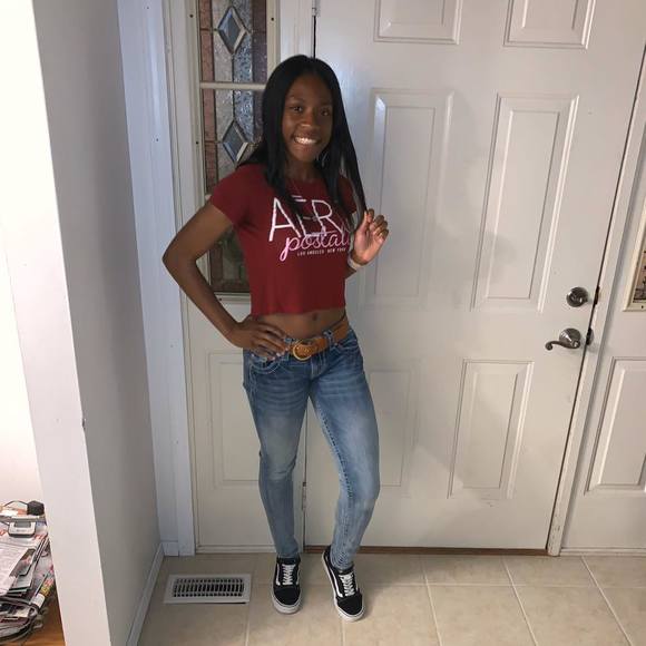 Profile Picture of Aaliyah Thomas (@beastylele) on Poshmark