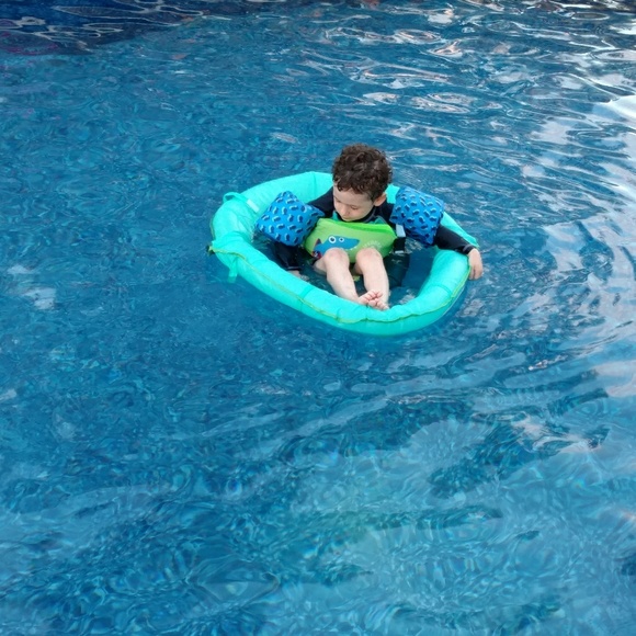 Profile Picture of Stevie Ruffles (@wgw1980) on Poshmark