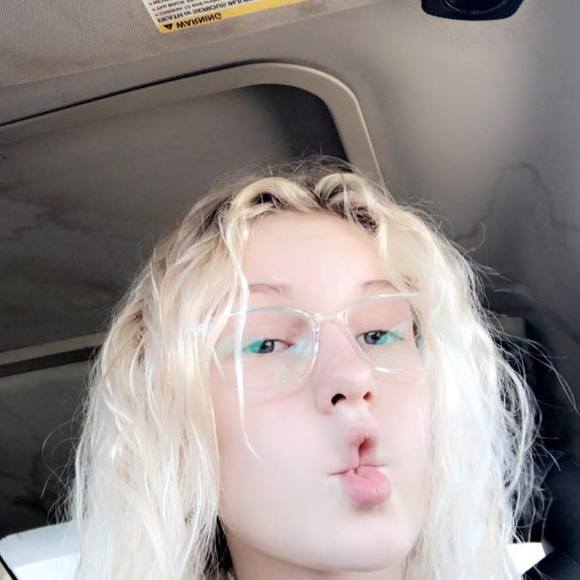 Profile Picture of Anneliese Sallee (@annelieses887) on Poshmark