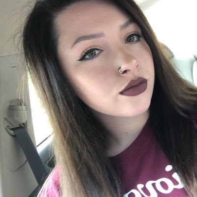 Profile Picture of Holly (@hollyisom1771) on Twitter