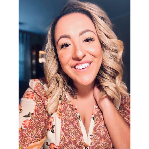 Amanda Amorim - Poshmark Profile Picture of Amanda Amorim (@mandii94) on Poshmark