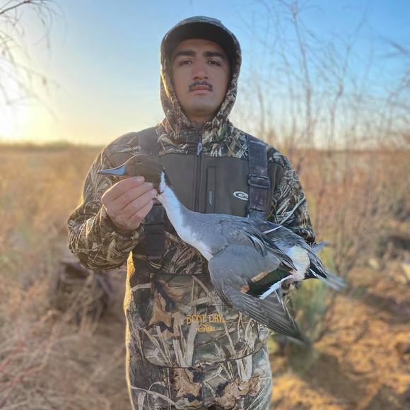Profile Picture of Ray Lara (@lilray72) on Poshmark