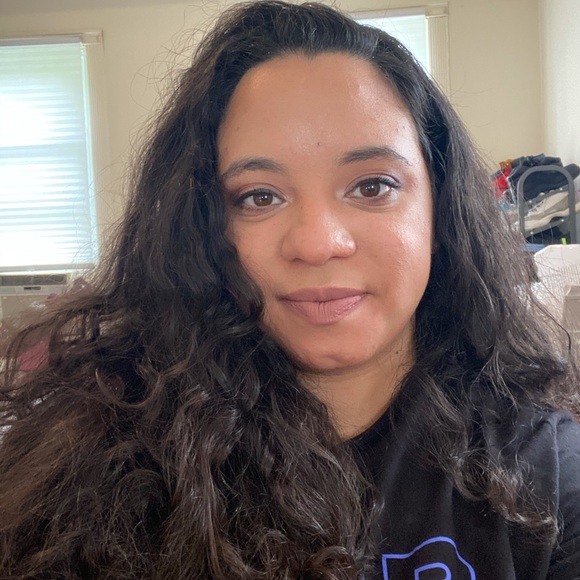 Profile Picture of Cecilia Black (@cecilia_black) on Poshmark