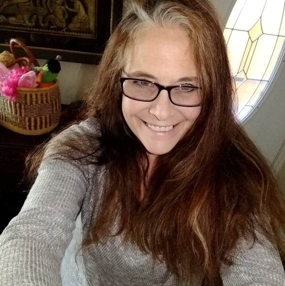Profile Picture of Jojo Springer (@jojospringer) on Poshmark
