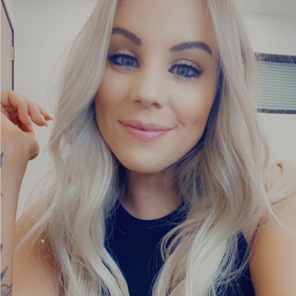 Profile Picture of Stephanie Redenbaugh (@stephjade) on Poshmark