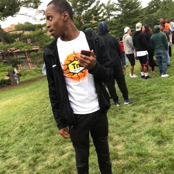 Profile Picture of Joshua Arrington (@arring31) on Poshmark