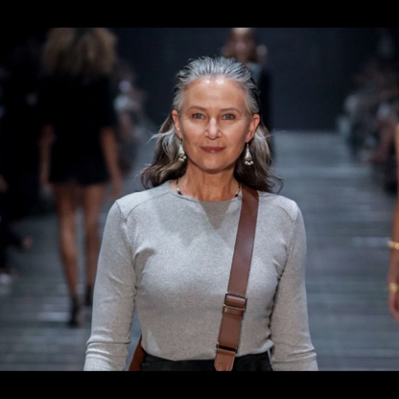 Profile Picture of Renee Gruny (@heartlandrj) on Poshmark