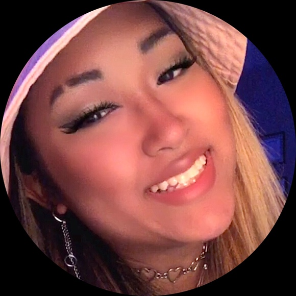 Profile Picture of Faith Persails (@kfpersails) on Poshmark