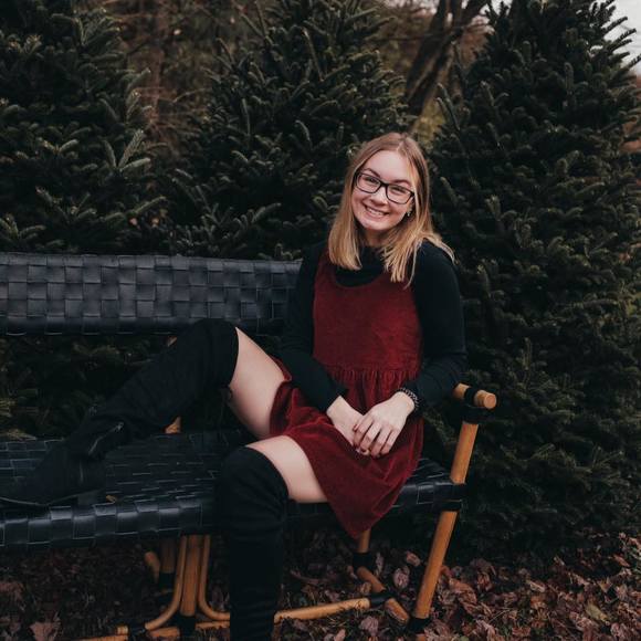 Profile Picture of Ashley Mattern (@ashmatt01) on Poshmark