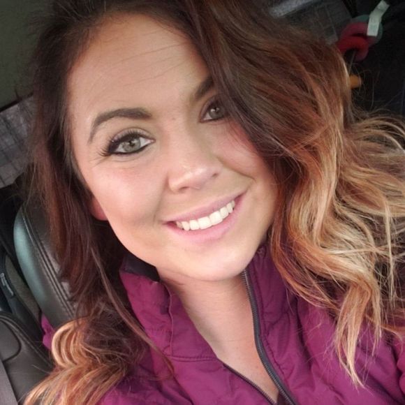 Profile Picture of Tia Gray (@tgray25) on Poshmark