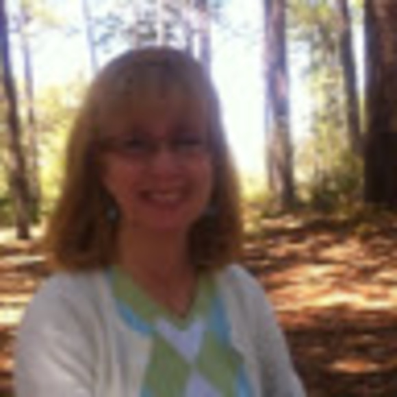 Profile Picture of Frances Shell (@frances195977) on Poshmark