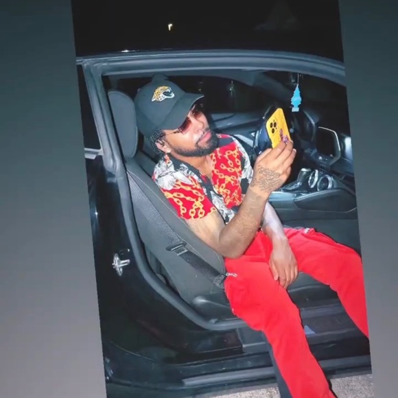 Profile Picture of David Houghton (@davidhoughton3) on Poshmark