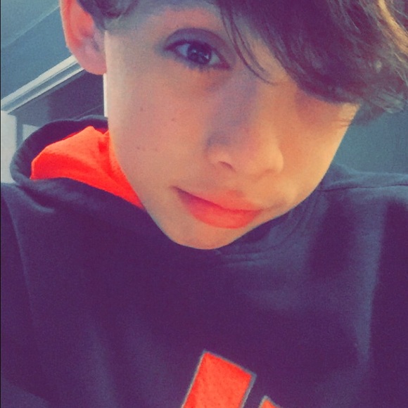 Profile Picture of Ryan Waples (@rmow) on Poshmark