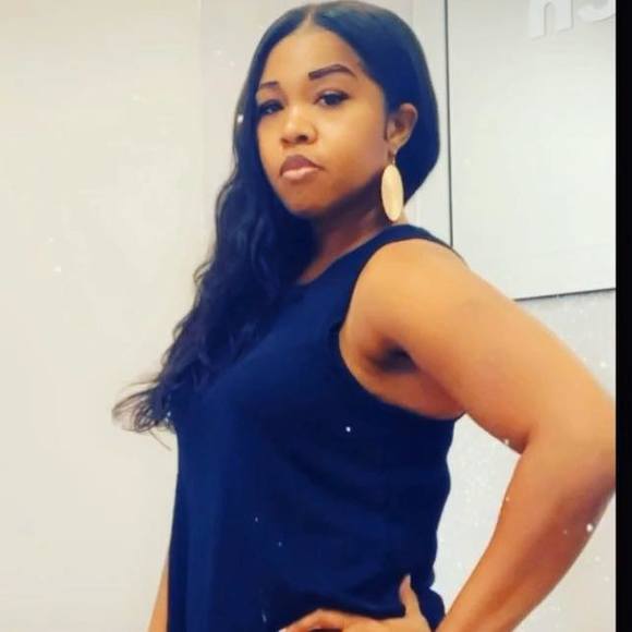 Profile Picture of Terri Dixon (@tyakipr) on Poshmark