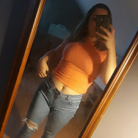 Profile Picture of Brianna Vierra (@brevierra) on Poshmark