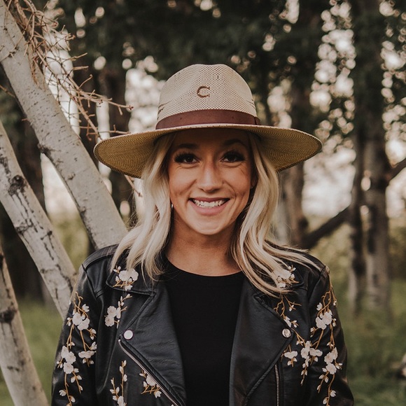 Profile Picture of Shelby Wickson (@shelbywickson) on Poshmark