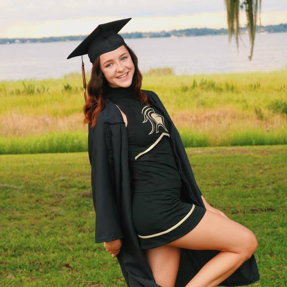 Profile Picture of Samantha Poreda (@hippysamp) on Poshmark