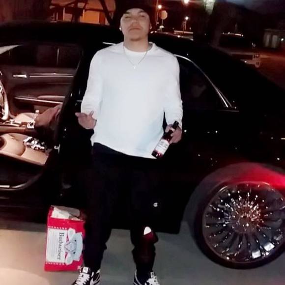 Profile Picture of Dylan Losoya (@dylan_losoya) on Poshmark