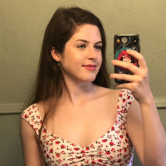 Profile Picture of Abby Lowe (@ab529) on Poshmark