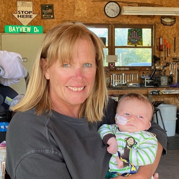 Profile Picture of Cindy Holcomb (@cyn081482) on Poshmark