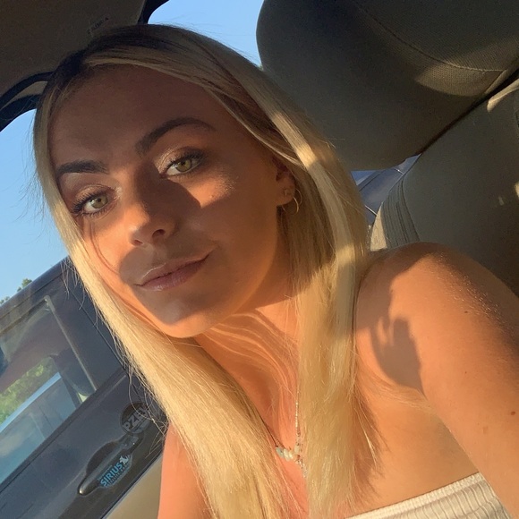 Profile Picture of Moira Cahill (@moiracahill) on Poshmark