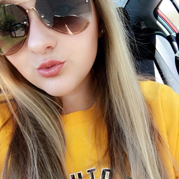 Profile Picture of Lexi Kodish (@noche101) on Poshmark