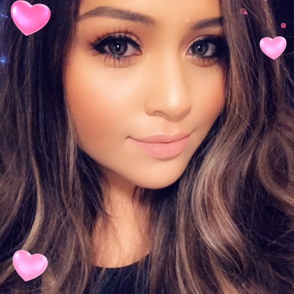 Profile Picture of Michell Gonzalez (@gonzalezm34) on Poshmark