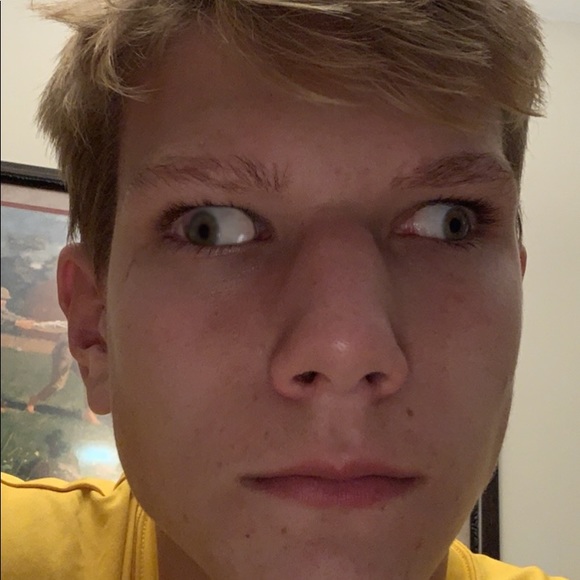 Profile Picture of Benjamin Kamps (@happb_kamper) on Poshmark