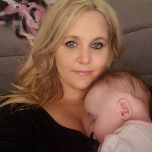 Katie Conaway - Poshmark Profile Picture of Katie Conaway (@mlsutton73) on Poshmark