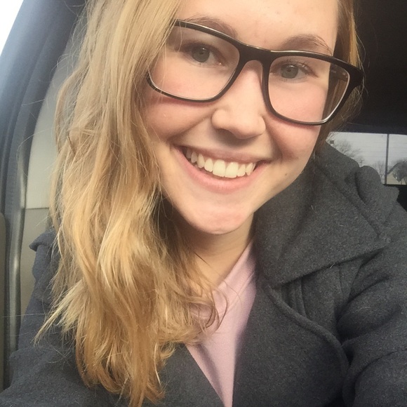 Hailey Fleischmann - Poshmark Profile Picture of Hailey Fleischmann (@haileystarr12) on Poshmark