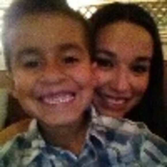 Profile Picture of Angie Guzman (@angieg87) on Poshmark