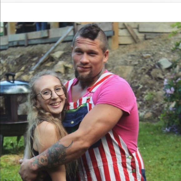 Profile Picture of Ross Degolier (@rossdegolier) on Poshmark