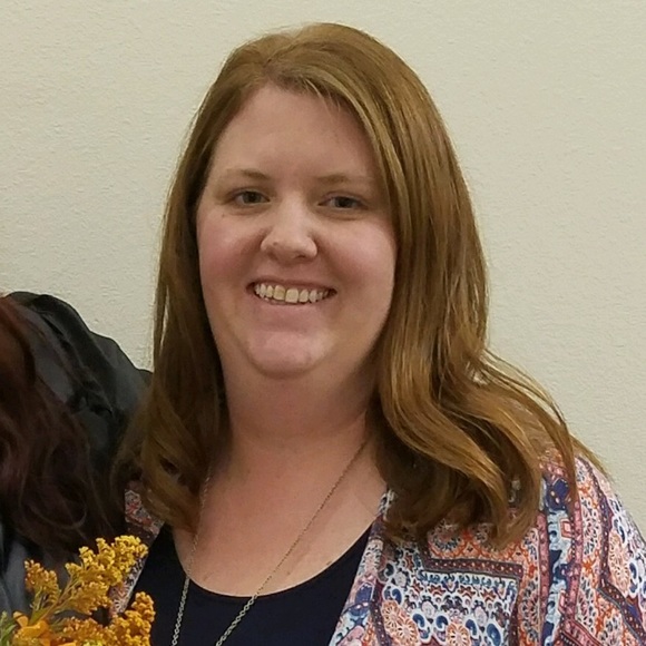 Profile Picture of Lauren Schoepf (@lauren_schoepf) on Poshmark