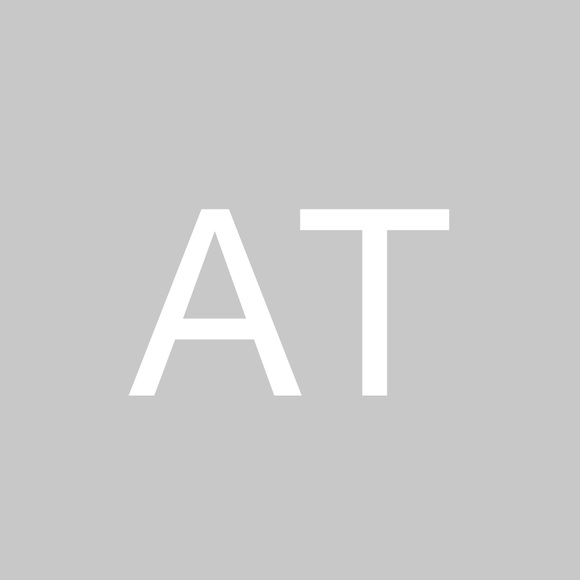 Profile Picture of Amanda Teodecki (@teofam) on Poshmark