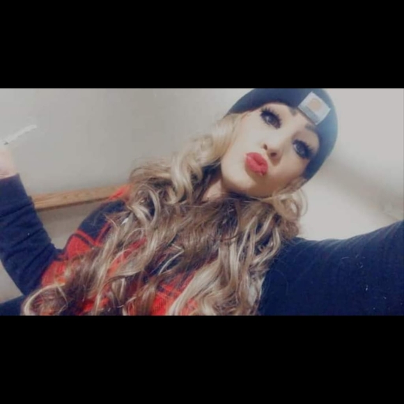 Profile Picture of Anna Kellim (@ajkellim) on Poshmark