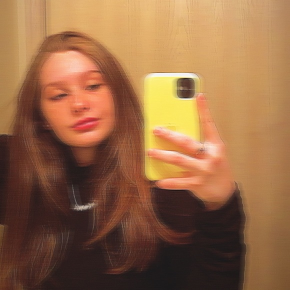 Profile Picture of Alexa Reyes (@aleexareyes) on Poshmark