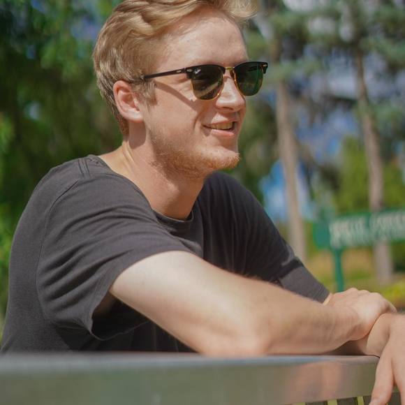 Profile Picture of Markus Bielert (@markus_bielert) on Poshmark