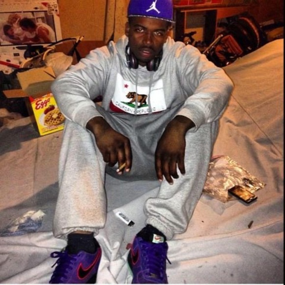 Profile Picture of Rikon Acomeup (@rikonacomeup) on Poshmark