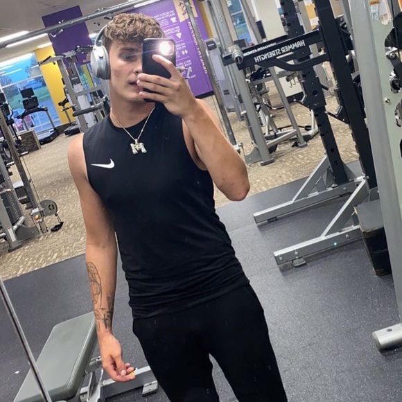 Profile Picture of Braden Maleski (@bradenmaleski) on Poshmark