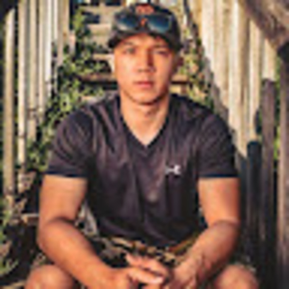 Profile Picture of Kevin Diep (@kndiepp) on Poshmark