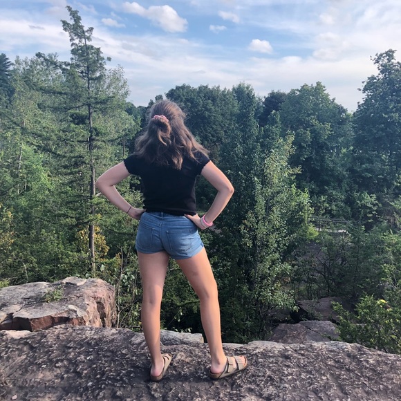 Profile Picture of Anouk Von bernewitz (@anoukvon) on Poshmark