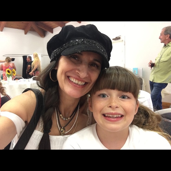 Profile Picture of Kat Hiskey (@kathiskey) on Poshmark