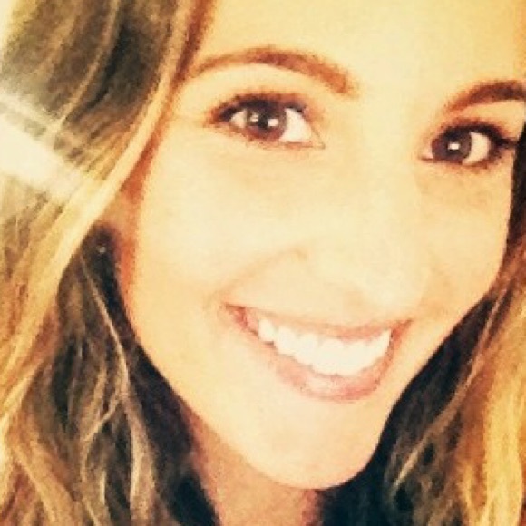 Profile Picture of Amber Janson (@amberella618) on Poshmark